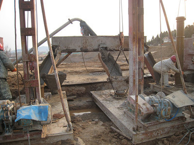 大壩防滲墻澆筑工程進展順利，筑牢水利工程安全基石